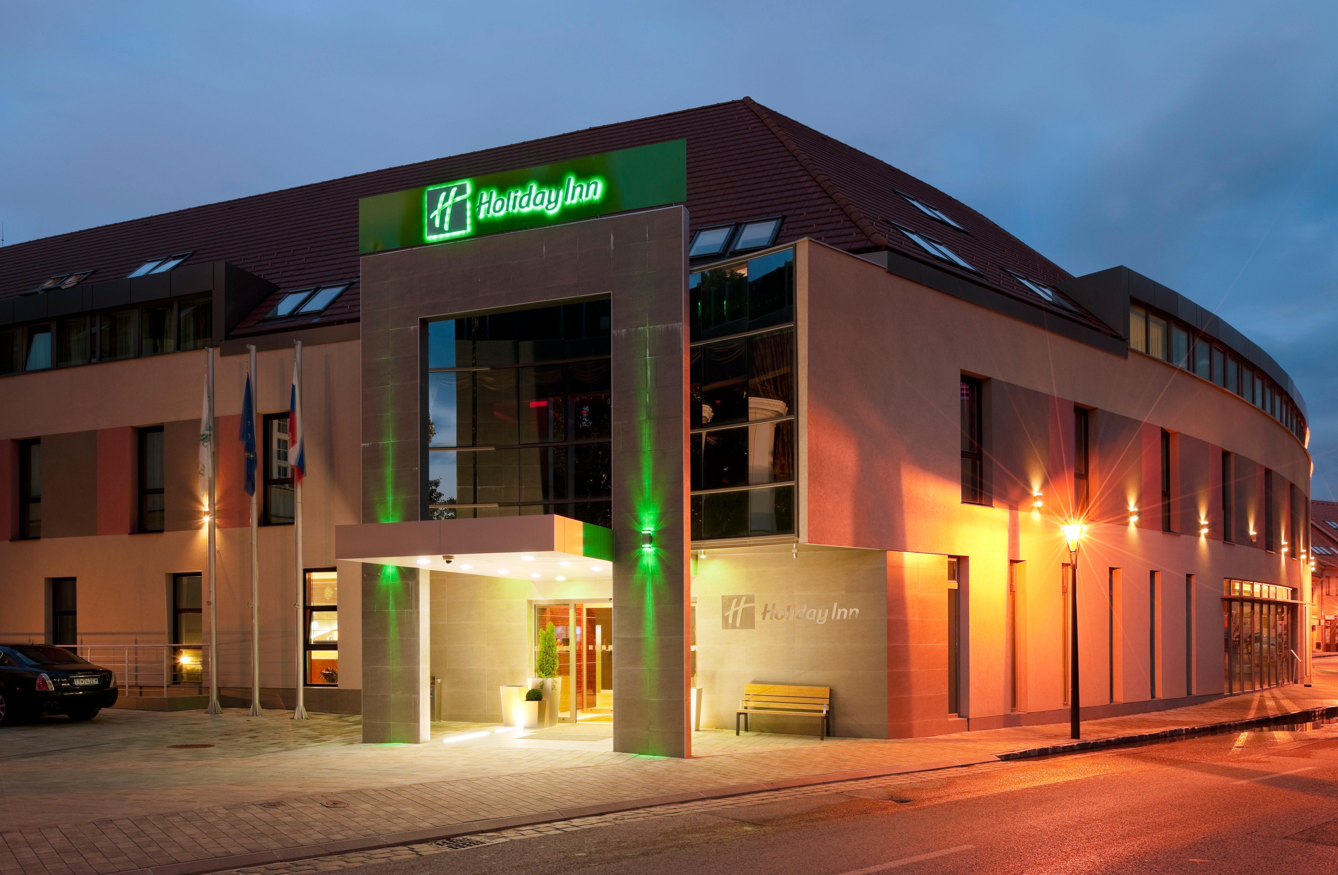 Holiday Inn Trnava, An Ihg Hotel Buitenkant foto